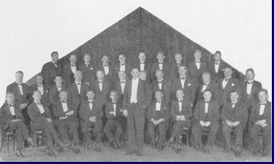 Het A.V.R.O.-omroeporkest onder leiding van Nico Treep. 1939.