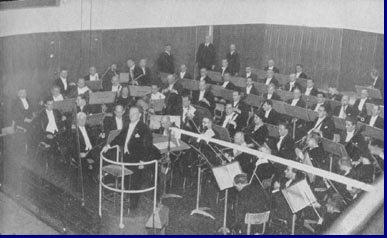 Het Mengelberg-orkest in de A.V.R.O. studio