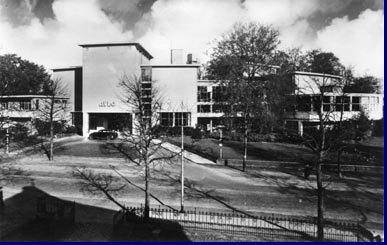 1949. A.V.R.O. studio aan de buitenzijde