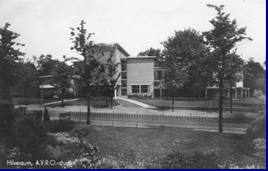 23 Augustus 1948. Avro studio aan de buitenzijde.