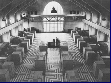 Interieur van het hoofdgebouw van Kootwijk Radio in 1953.