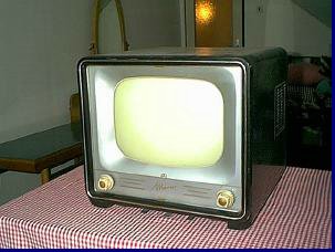 TS 4102Tsjechoslowaaks televisie toestel uit de vijftiger jaren