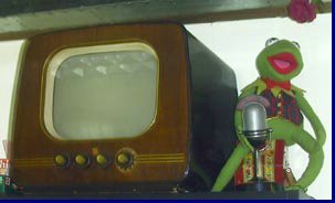 Televisie en Kermit bij Silvijn in de Televisiewerkplaats.