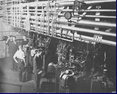 Machine voor automatische fabricage van ballons in groote series. Foto 1939.