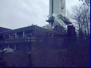 Het grondstation behorende bij de KPN televisietoren te Hilversum.
