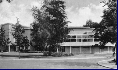 1949. A.V.R.O. studio aan de buitenzijde.