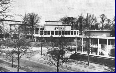 27 Augustus 1957. Avro studio aan de buitenzijde.