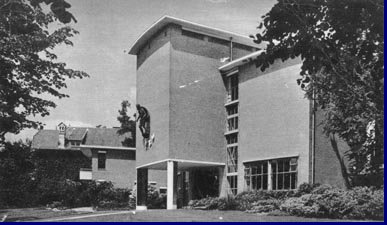 1 juli 1956. Avro studio aan de buitenzijde.