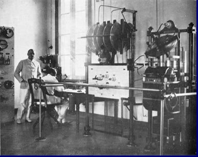 5 kW vonkzender van "Telefunken" van Timor Koepang.